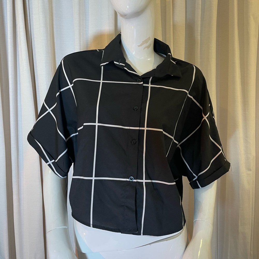 Black and White Button Up Cropped Blouse